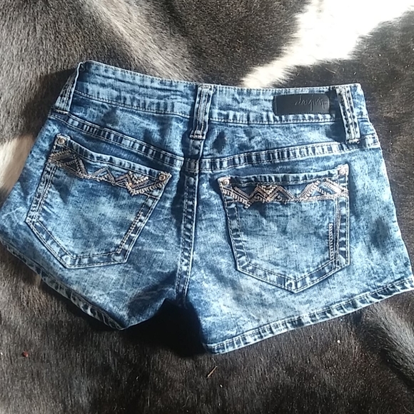 Day Trip shorts - Picture 3 of 3